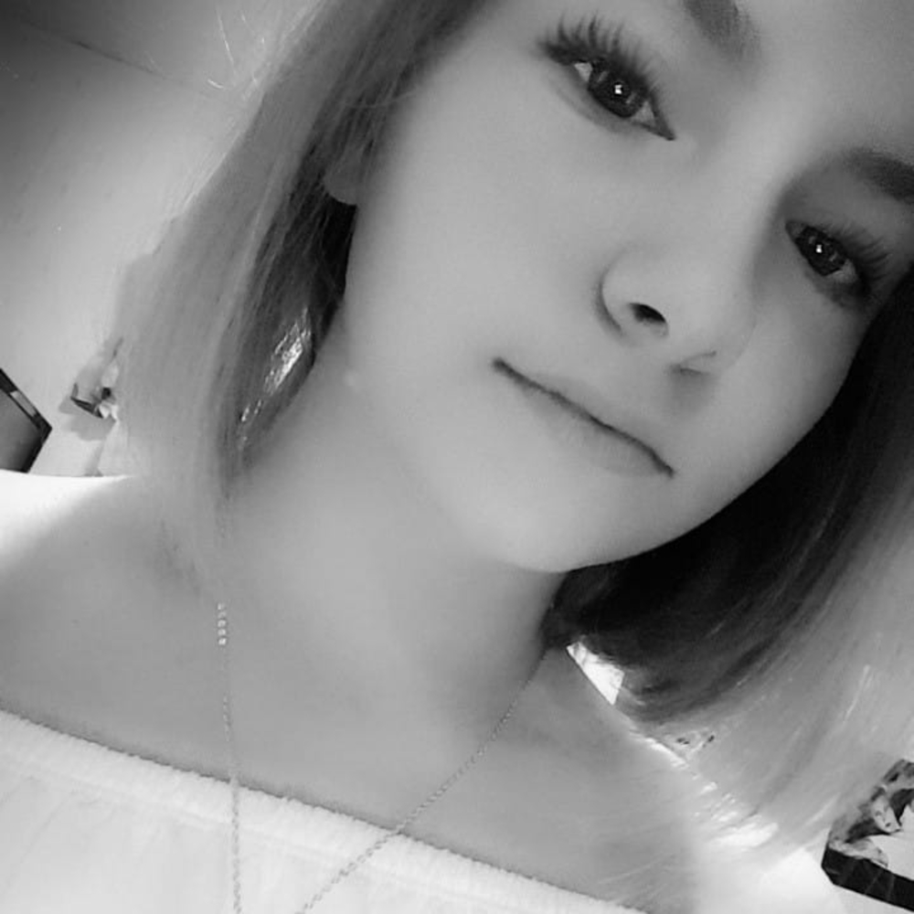 Meet your Posher, Larissa